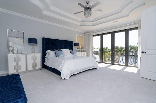 Photo 52 - 5 Bedroom Luxe Villa on Deep Water Intracoastal