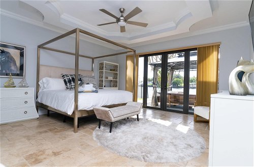 Photo 49 - 5 Bedroom Luxe Villa on Deep Water Intracoastal