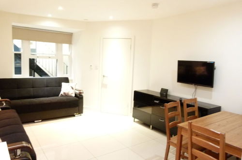 Photo 1 - SS Property Hub - Large apartment near Hyde Park