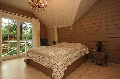 Foto 5 - Countryside Chalet in Bomal sur Ourthe With Sauna, Balcony