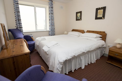 Photo 4 - Spanish Cove Holiday Home Sleeps 4