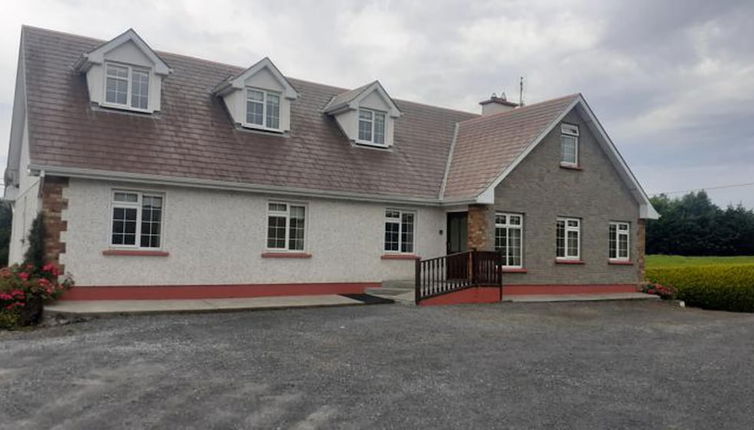 Photo 1 - Spacious 6 Bed House 10 Minutes From Knock Airport