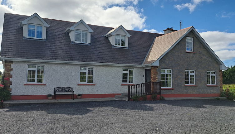 Photo 1 - Spacious 6-bed House 10 Minutes From Knock Airport