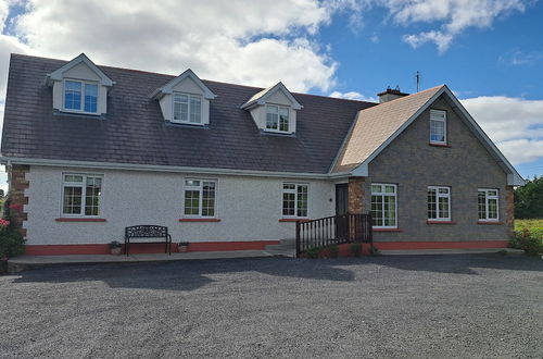 Photo 1 - Spacious 6-bed House 10 Minutes From Knock Airport