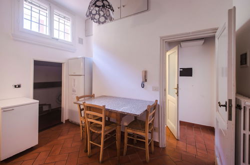 Photo 18 - Lovely 4BD Apt 3min Walk to Ponte Vecchio