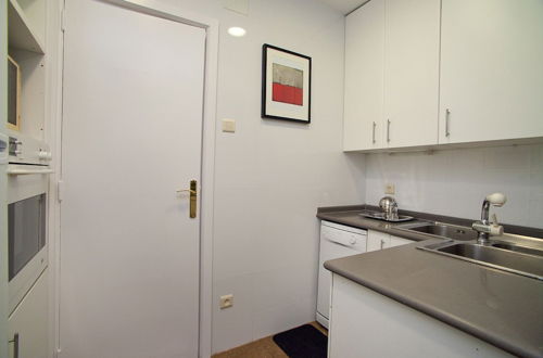 Photo 14 - Cute & Spacious Eixample Apartment