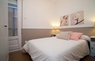 Photo 2 - Cute & Spacious Eixample Apartment