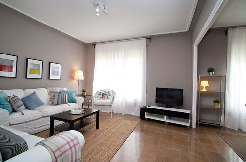 Photo 28 - Cute & Spacious Eixample Apartment