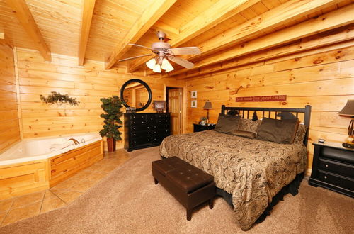 Photo 6 - Sweet Surrender - One Bedroom Cabin