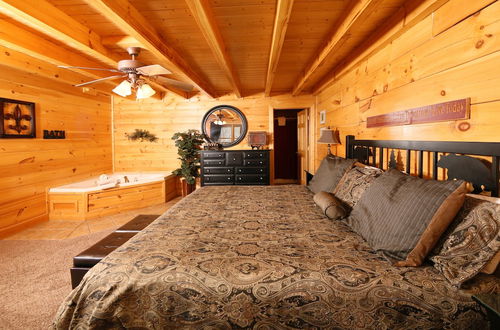 Photo 3 - Sweet Surrender - One Bedroom Cabin