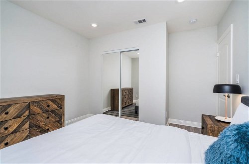 Photo 9 - Brand NEW Luxury Modern 3bdr Townhome In Silver Lake