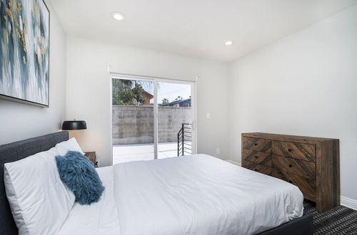 Photo 10 - Brand NEW Luxury Modern 3bdr Townhome In Silver Lake