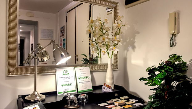 Check-in/check-out kiosk