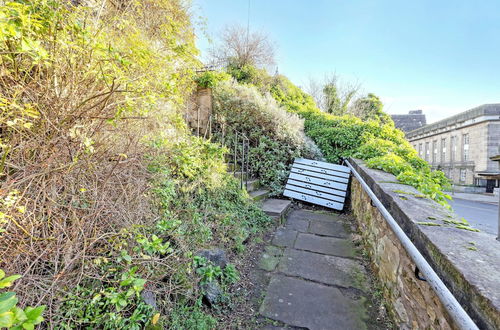 Photo 32 - JOIVY Calton Hill Idyllic Cottage Feel Next 2 Princes St