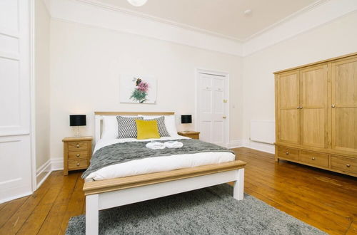 Photo 5 - JOIVY Great Location! Heart of City Centre 3bed Apartment