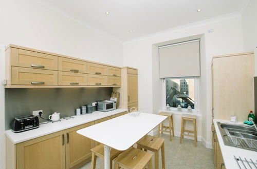Photo 11 - Great Location! Heart of City Centre 3bed Apartment