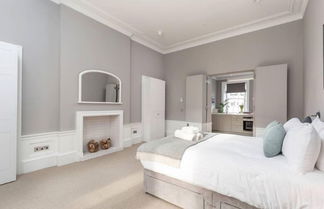 Photo 2 - Torphichen Street 5 Star Luxury Apartment