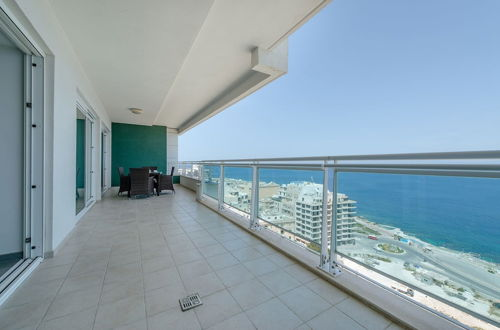 Photo 13 - Seafront Luxury Apartment With Pool