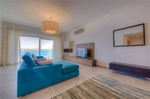 Photo 11 - Seafront Luxury Apartment Incl Pool