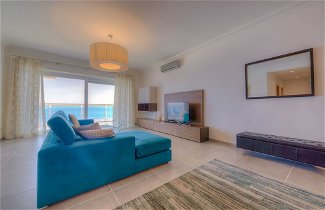 Photo 1 - Seafront Luxury Apartment With Pool