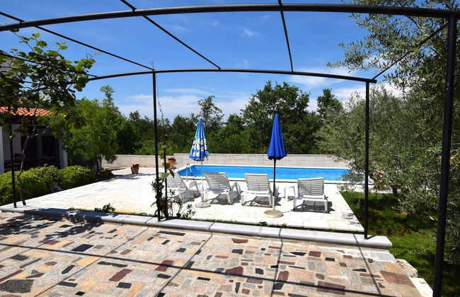 Lovable Apartment, Pool With Deckchairs, Fenced Garden With Grill, Wifi and Airco - Foto 12