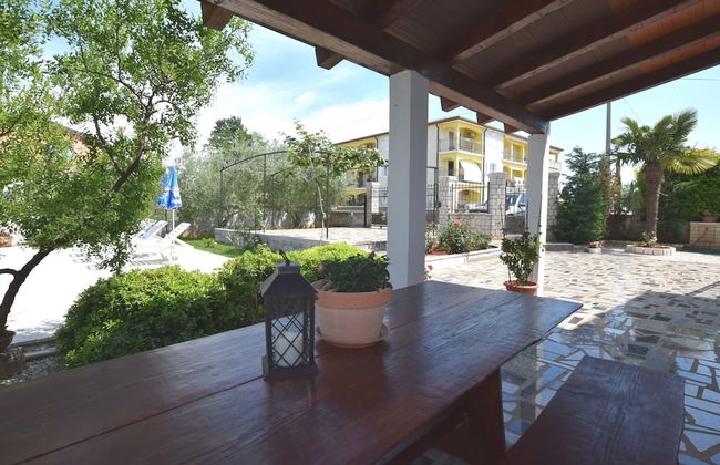 Lovable Apartment, Pool With Deckchairs, Fenced Garden With Grill, Wifi and Airco - Foto 18