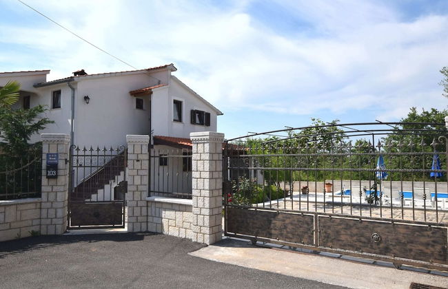 Lovable Apartment, Pool With Deckchairs, Fenced Garden With Grill, Wifi and Airco - Foto 23