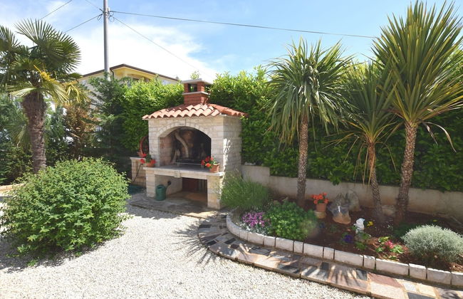 Lovable Apartment, Pool With Deckchairs, Fenced Garden With Grill, Wifi and Airco - Foto 15