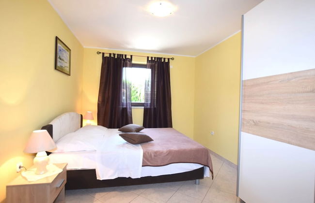 Lovable Apartment, Pool With Deckchairs, Fenced Garden With Grill, Wifi and Airco - Foto 2
