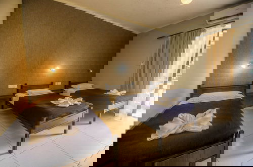 Photo 10 - The Seven Apartments