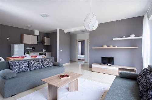 Foto 1 - Lovely Apartment in Novalja near Sea Beach & Town Center