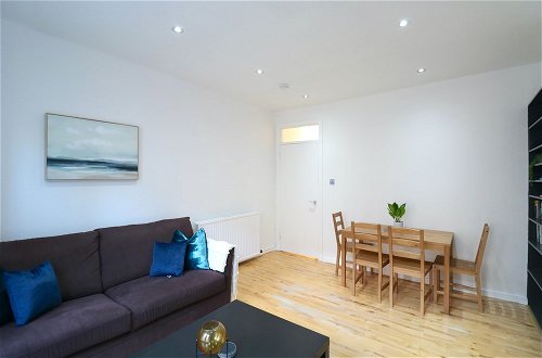 Photo 15 - Comfortable Apartment in West End