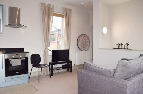 Foto 7 - Stylish Light-filled 1 Bedroom Flat In Hammersmith