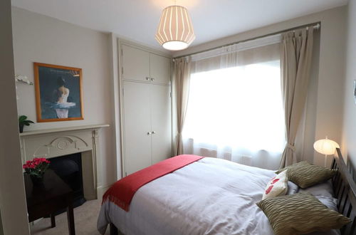 Photo 1 - Stylish Light-filled 1 Bedroom Flat In Hammersmith