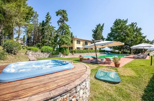 Foto 21 - Splendid Holiday Home in Orciatico with Hot Tub & Pool