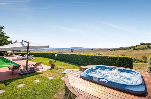 Photo 16 - Splendid Holiday Home in Orciatico with Hot Tub & Pool