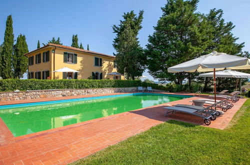 Foto 17 - Splendid Holiday Home in Orciatico with Hot Tub & Pool