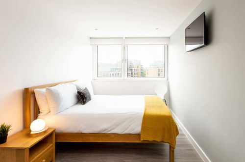 Photo 8 - Bright London Bridge Apartment