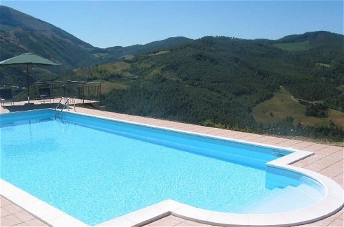 Foto 19 - Stunning Villa in Apecchio with Hot Tub