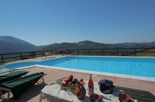 Foto 21 - Stunning Villa in Apecchio with Hot Tub