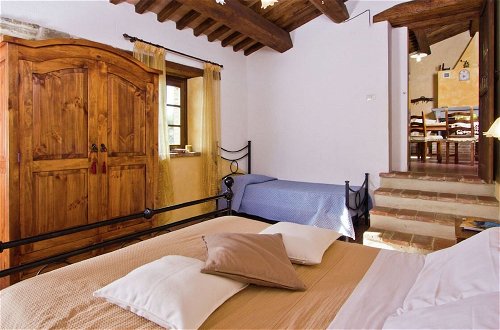 Foto 4 - Stunning Villa in Apecchio with Hot Tub