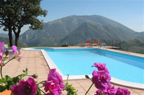 Foto 23 - Stunning Villa in Apecchio with Hot Tub