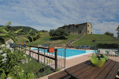 Foto 21 - Stunning Villa in Apecchio with Hot Tub
