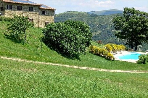 Foto 22 - Stunning Villa in Apecchio with Hot Tub