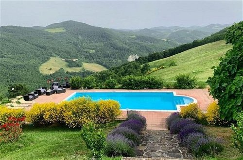 Foto 33 - Stunning Villa in Apecchio with Hot Tub