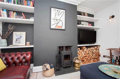 Photo 3 - Modern and Chic 2 Bedroom in Bristol