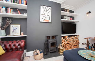 Photo 3 - Modern and Chic 2 Bedroom in Bristol