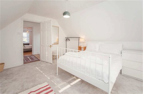 Photo 9 - Modern and Chic 2 Bedroom in Bristol