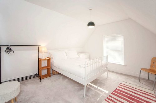 Photo 2 - Modern and Chic 2 Bedroom in Bristol