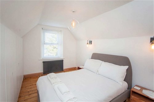Photo 1 - Modern and Chic 2 Bedroom in Bristol